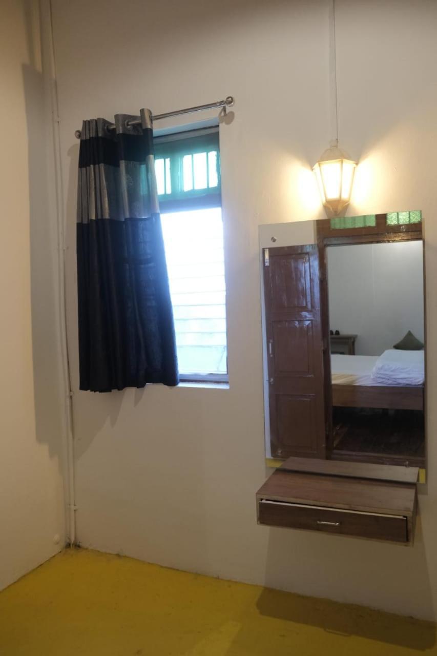 Hotel Ashirwad Junagadh Ngoại thất bức ảnh